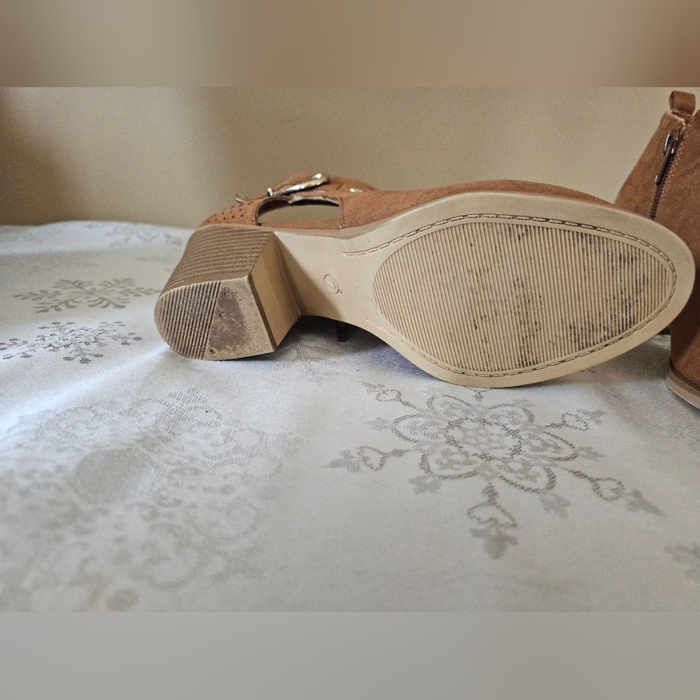 Tan Ankle Booties Vegan Suede SZ 7 - Picture 10 of 11
